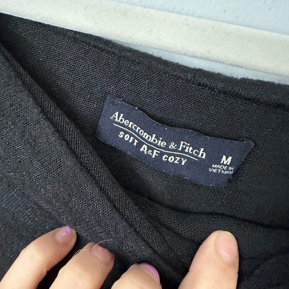 Abercrombie off the shoulder long sleeve - Picture 2 of 2